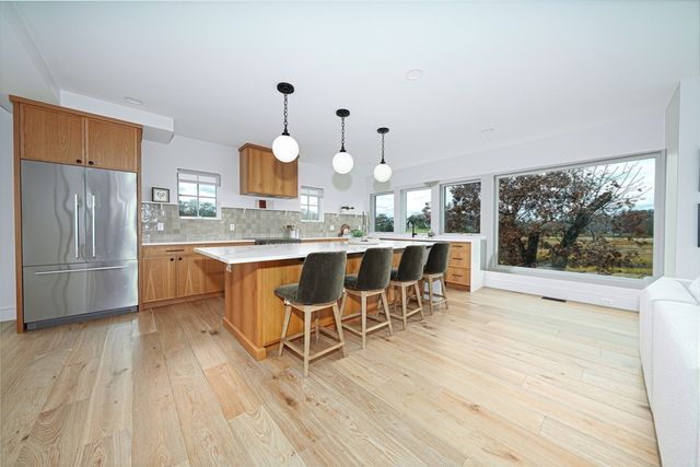 10 Chestnut Pl, Hingham, MA 02043