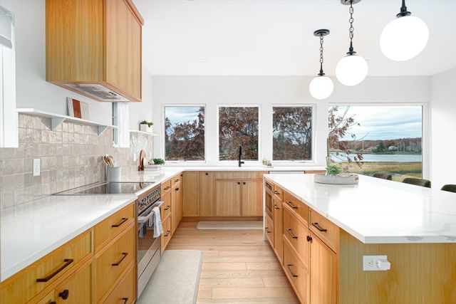 10 Chestnut Pl, Hingham, MA 02043