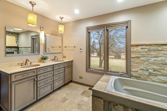 25840 N Graclyn Court, Barrington, IL 60010