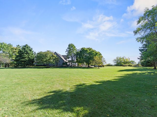 25840 N Graclyn Court, Barrington, IL 60010