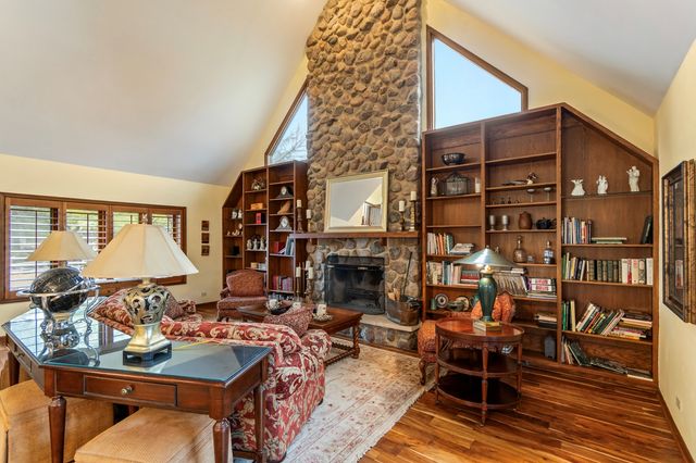 25840 N Graclyn Court, Barrington, IL 60010