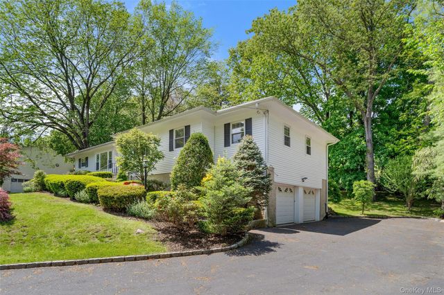 25 Saxon Woods Road, Scarsdale, NY 10583