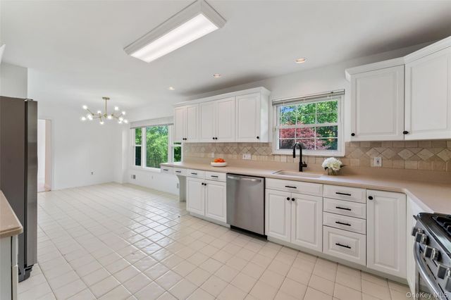 25 Saxon Woods Road, Scarsdale, NY 10583