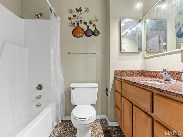 805 Russell Boulevard, St Louis, MO 63104