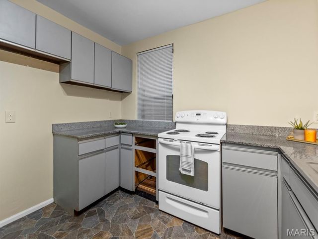 805 Russell Boulevard, St Louis, MO 63104