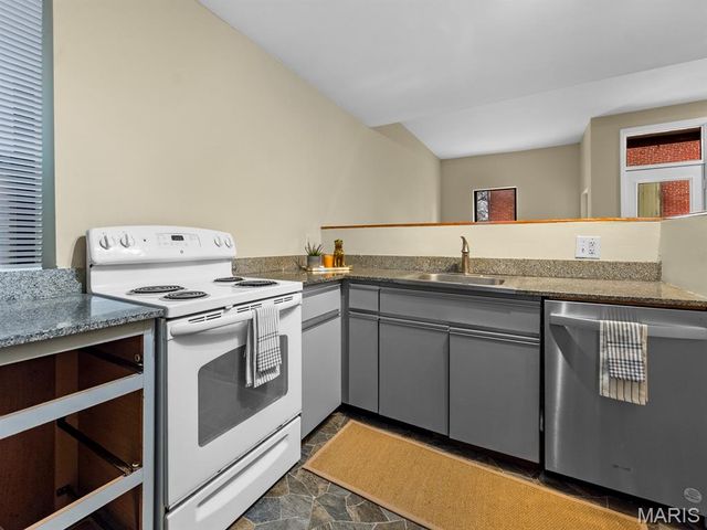 805 Russell Boulevard, St Louis, MO 63104