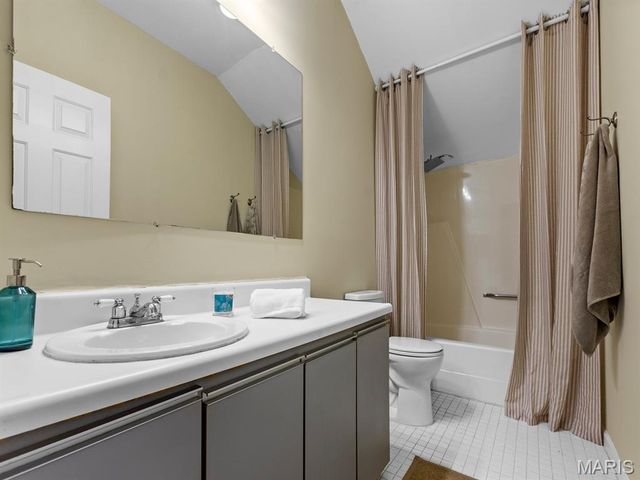 805 Russell Boulevard, St Louis, MO 63104