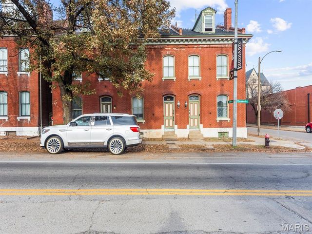 805 Russell Boulevard, St Louis, MO 63104