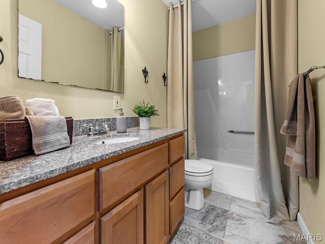 805 Russell Boulevard, St Louis, MO 63104