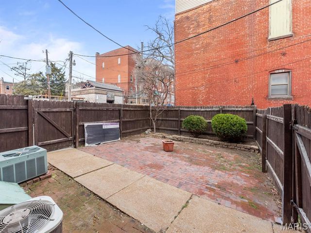 805 Russell Boulevard, St Louis, MO 63104