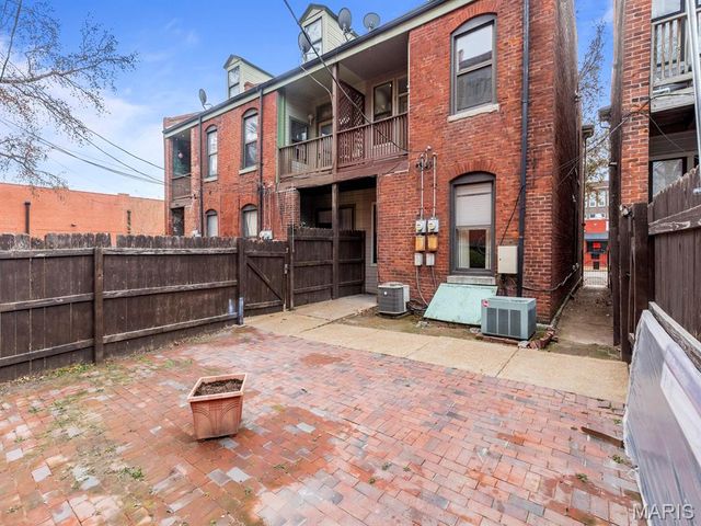 805 Russell Boulevard, St Louis, MO 63104