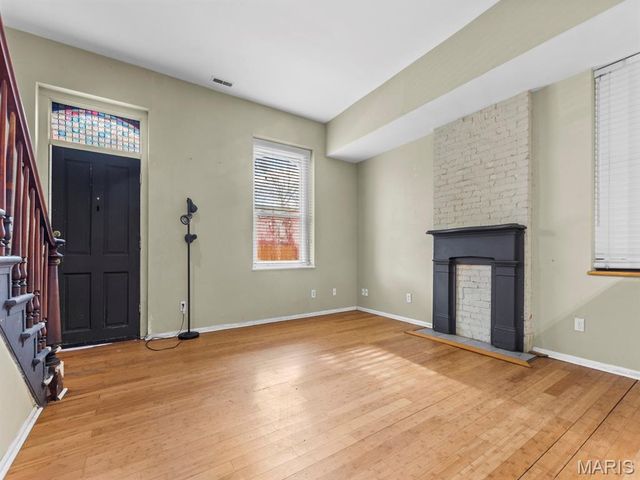 805 Russell Boulevard, St Louis, MO 63104