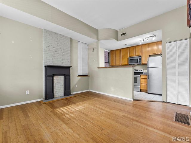 805 Russell Boulevard, St Louis, MO 63104