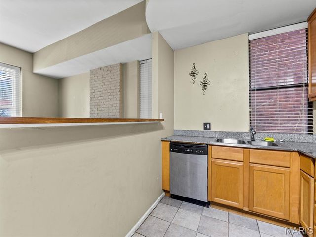 805 Russell Boulevard, St Louis, MO 63104