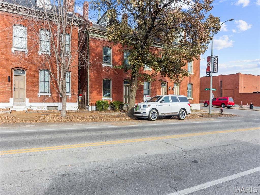 805 Russell Boulevard, St Louis, MO 63104