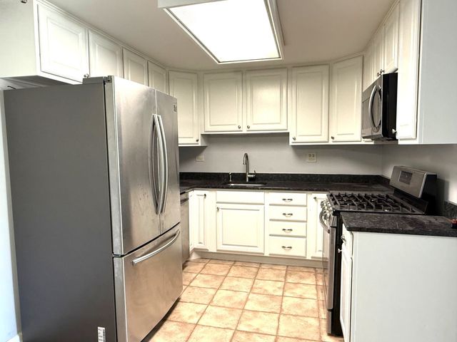 931 Shattuck Lane 931, Schaumburg, IL 60194