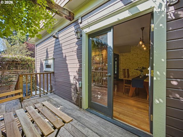 2532 Se ASH St, Portland, OR 97214