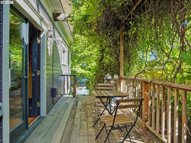 2532 Se ASH St, Portland, OR 97214