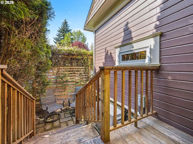 2532 Se ASH St, Portland, OR 97214