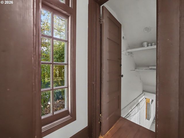 2532 Se ASH St, Portland, OR 97214