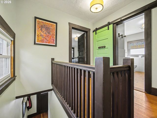 2532 Se ASH St, Portland, OR 97214