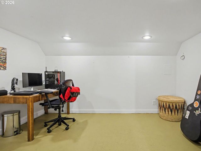2532 Se ASH St, Portland, OR 97214