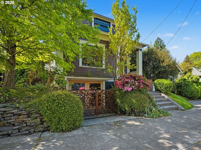 2532 Se ASH St, Portland, OR 97214