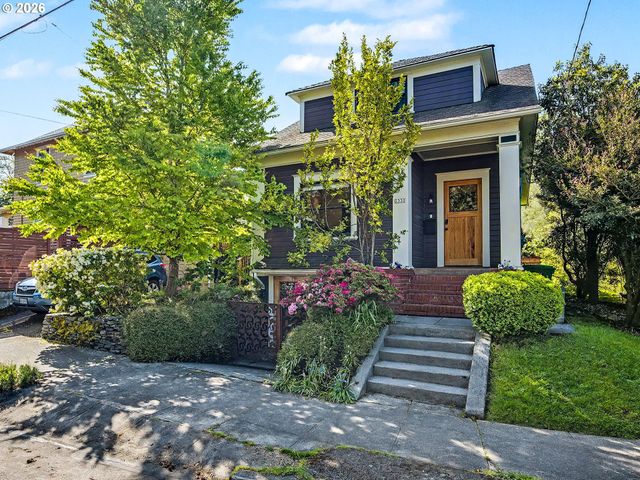 2532 Se ASH St, Portland, OR 97214