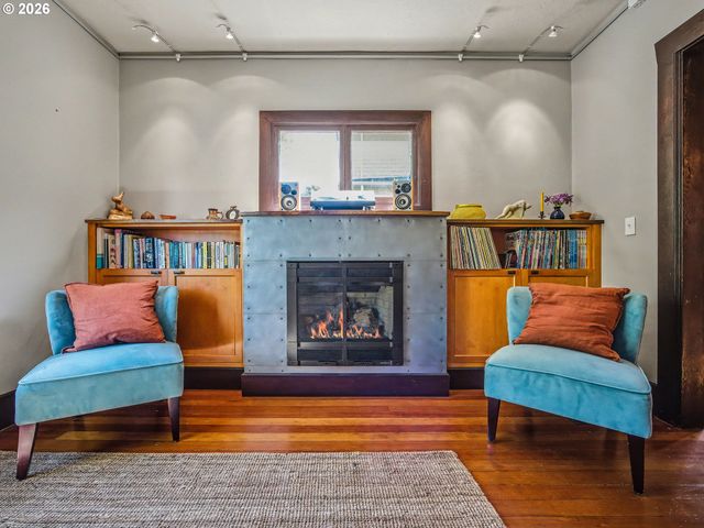 2532 Se ASH St, Portland, OR 97214