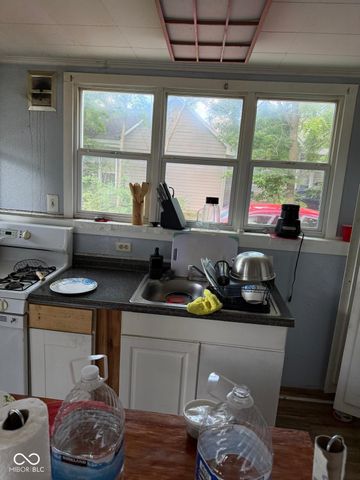 541 Forest Avenue, Greenwood, IN 46143