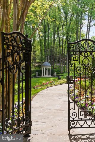9120 MINE RUN DR, Great Falls, VA 22066