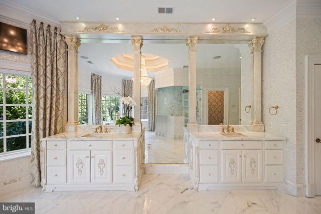 9120 MINE RUN DR, Great Falls, VA 22066