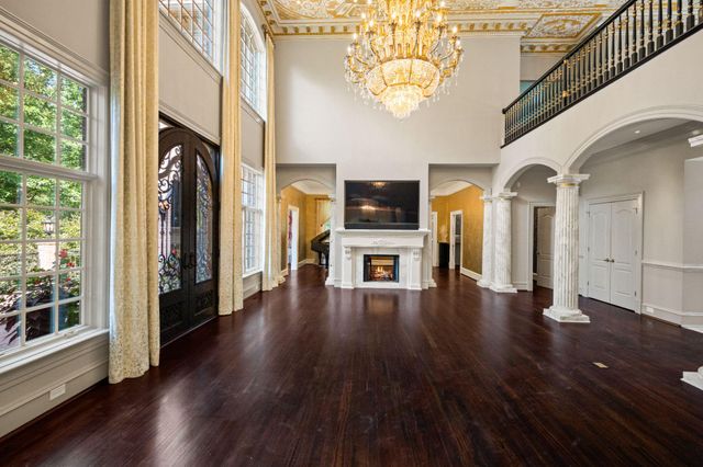 9120 MINE RUN DR, Great Falls, VA 22066