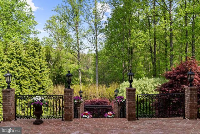 9120 MINE RUN DR, Great Falls, VA 22066