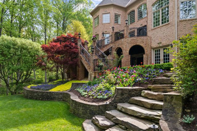 9120 MINE RUN DR, Great Falls, VA 22066