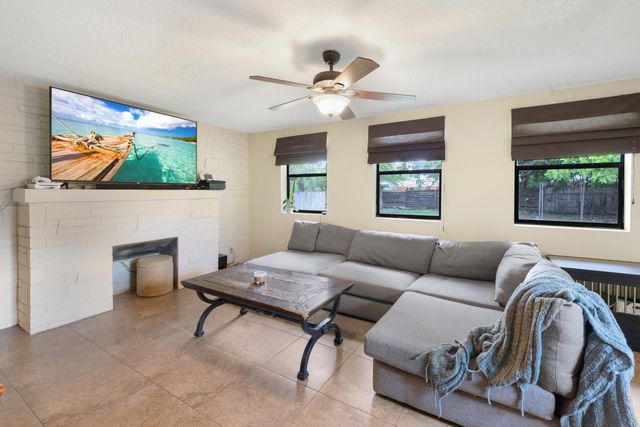 713 NE 35th Street, Oakland Park, FL 33334