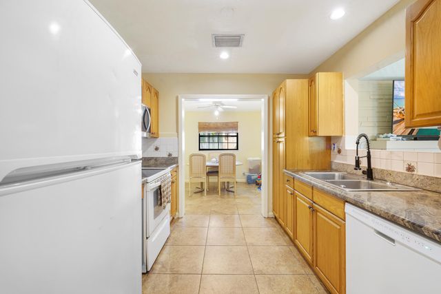 713 NE 35th Street, Oakland Park, FL 33334