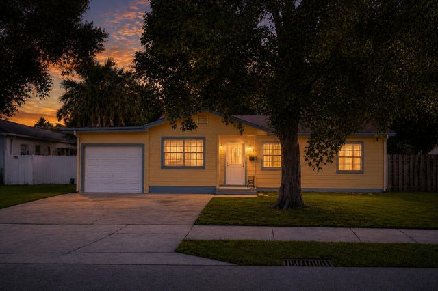 713 NE 35th Street, Oakland Park, FL 33334