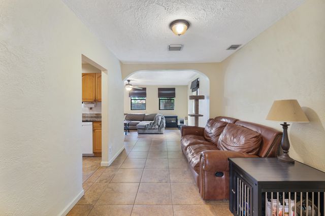 713 NE 35th Street, Oakland Park, FL 33334