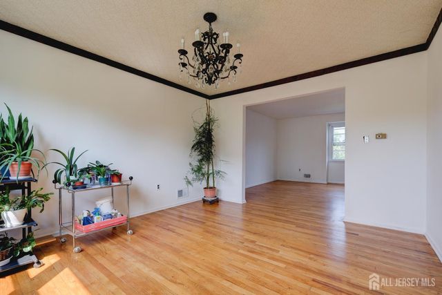 23 Charlton Avenue, Piscataway, NJ 08854