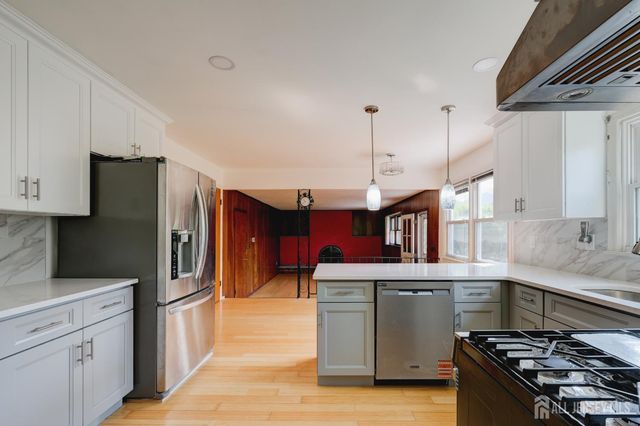 23 Charlton Avenue, Piscataway, NJ 08854