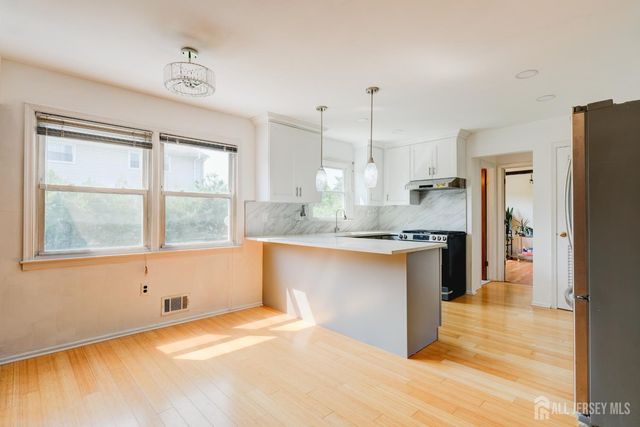 23 Charlton Avenue, Piscataway, NJ 08854