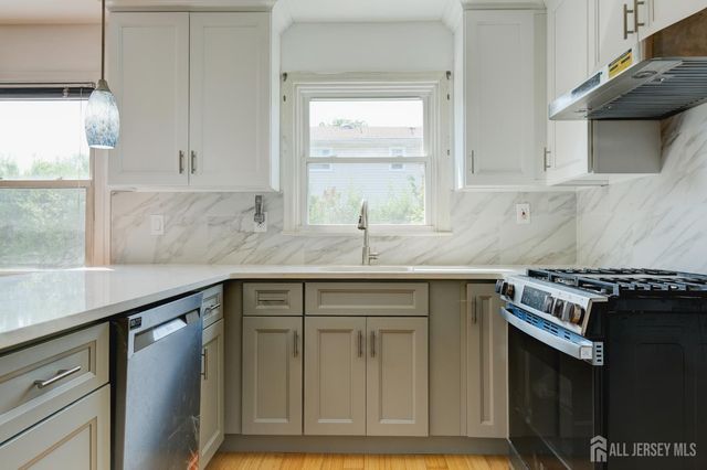 23 Charlton Avenue, Piscataway, NJ 08854