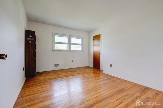 23 Charlton Avenue, Piscataway, NJ 08854