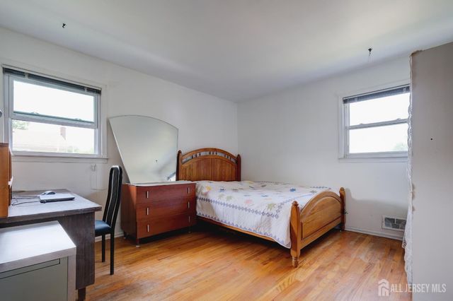 23 Charlton Avenue, Piscataway, NJ 08854