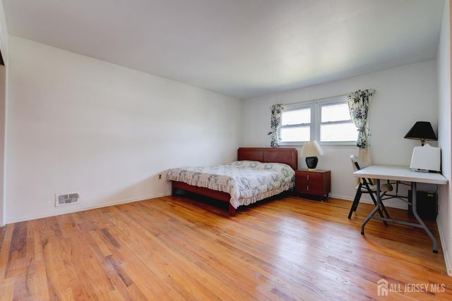 23 Charlton Avenue, Piscataway, NJ 08854