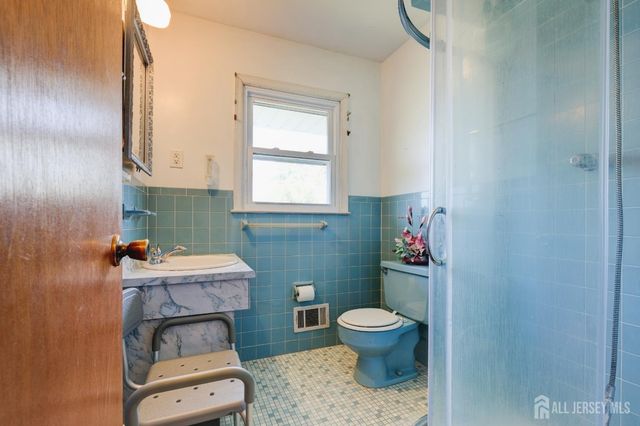 23 Charlton Avenue, Piscataway, NJ 08854