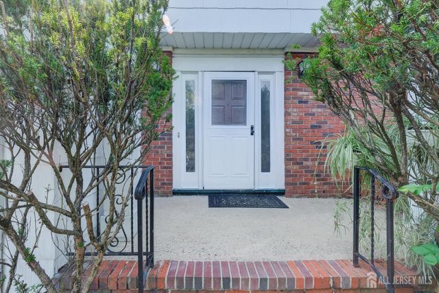 23 Charlton Avenue, Piscataway, NJ 08854