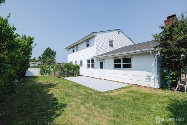 23 Charlton Avenue, Piscataway, NJ 08854
