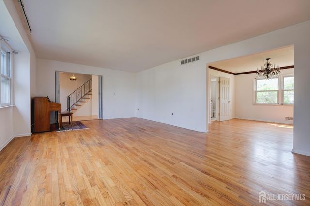 23 Charlton Avenue, Piscataway, NJ 08854